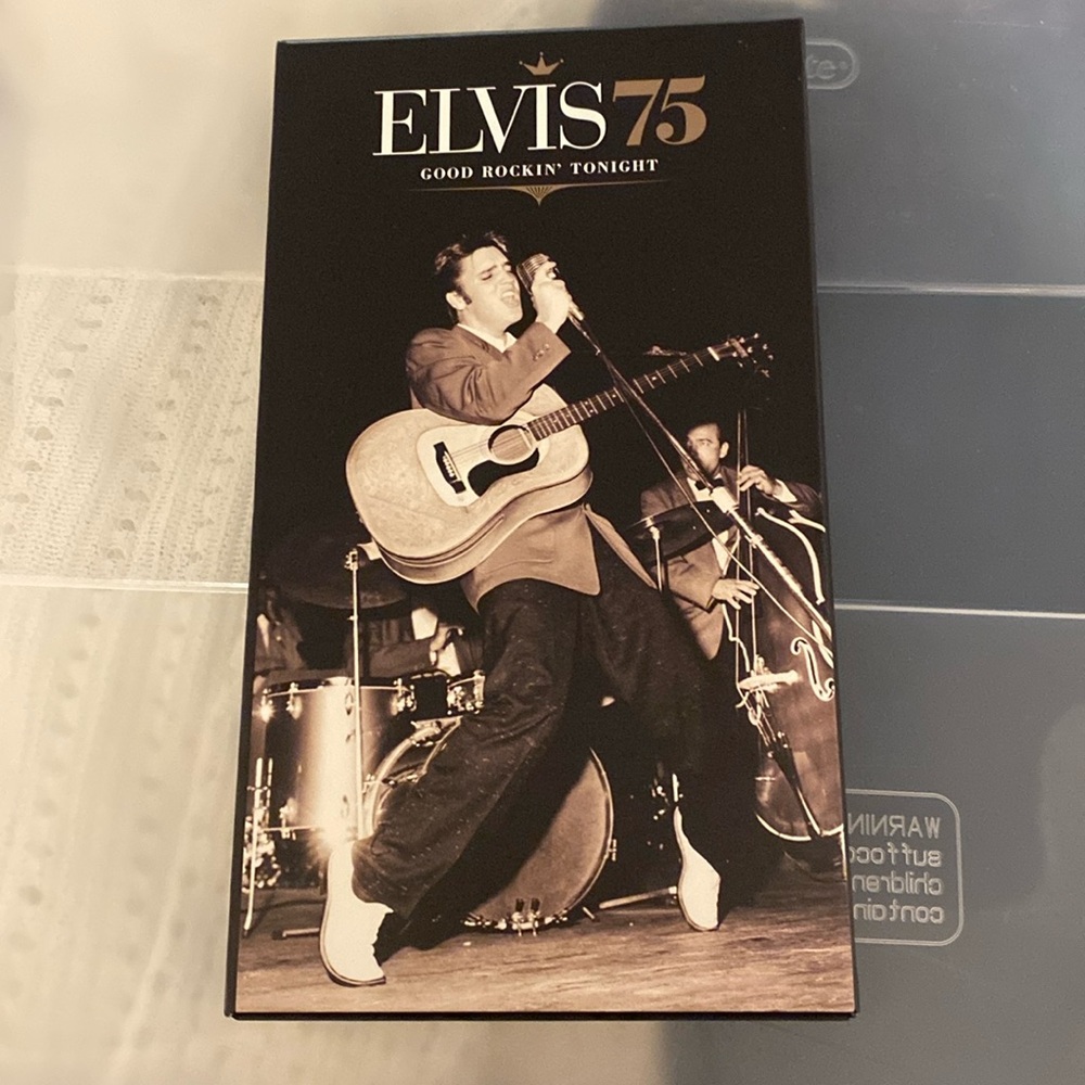 Elvis Presley CD Box Set - Picture 1 of 7